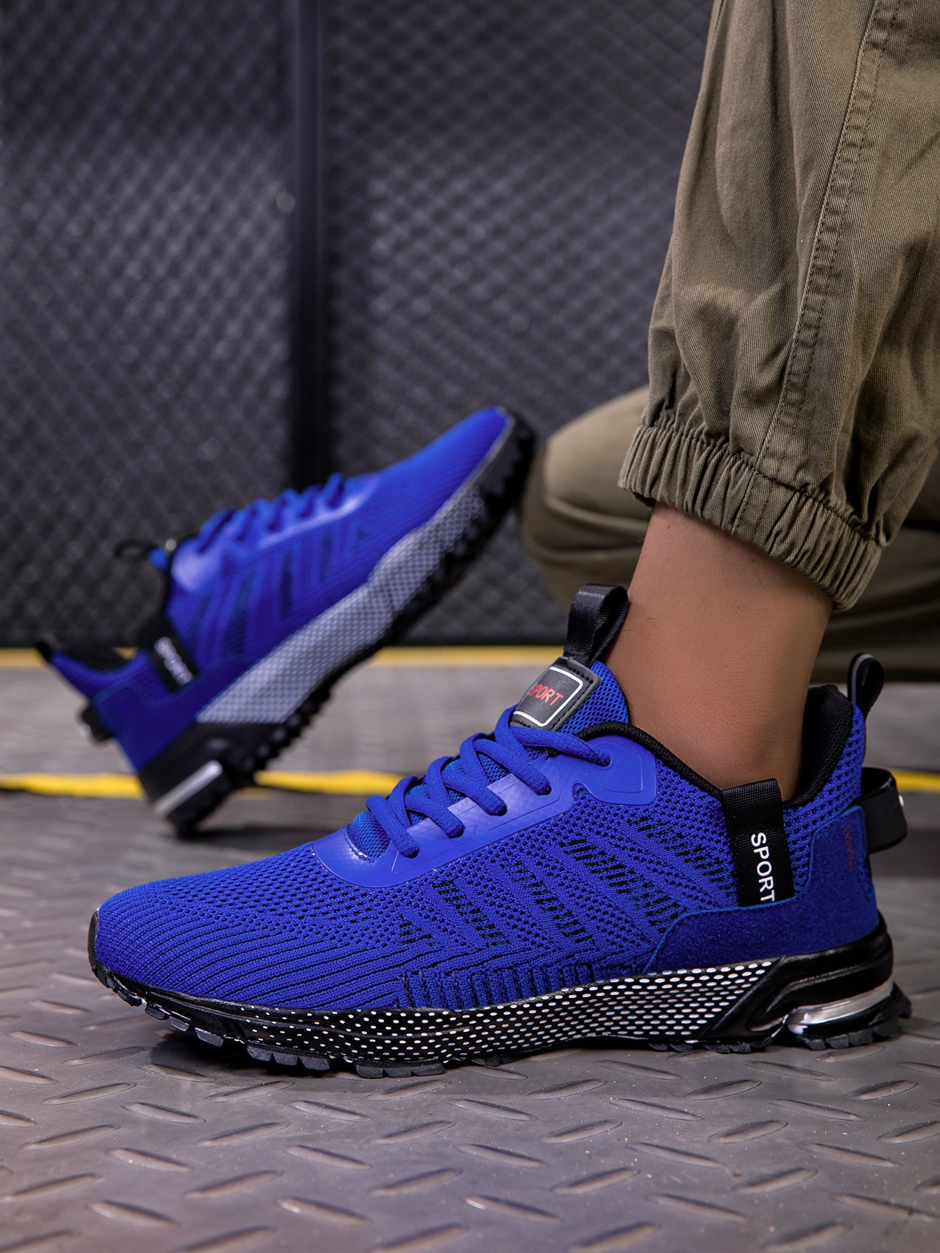 Men's Mesh Surface Lightweight Outdoor Hiking Breathable Sneakers