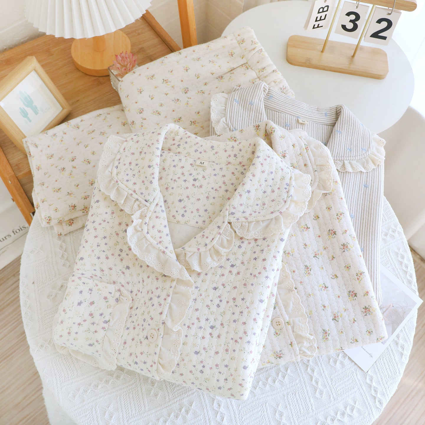 Air Layer Pastoral Floral Lace Lapel Pajamas Suit