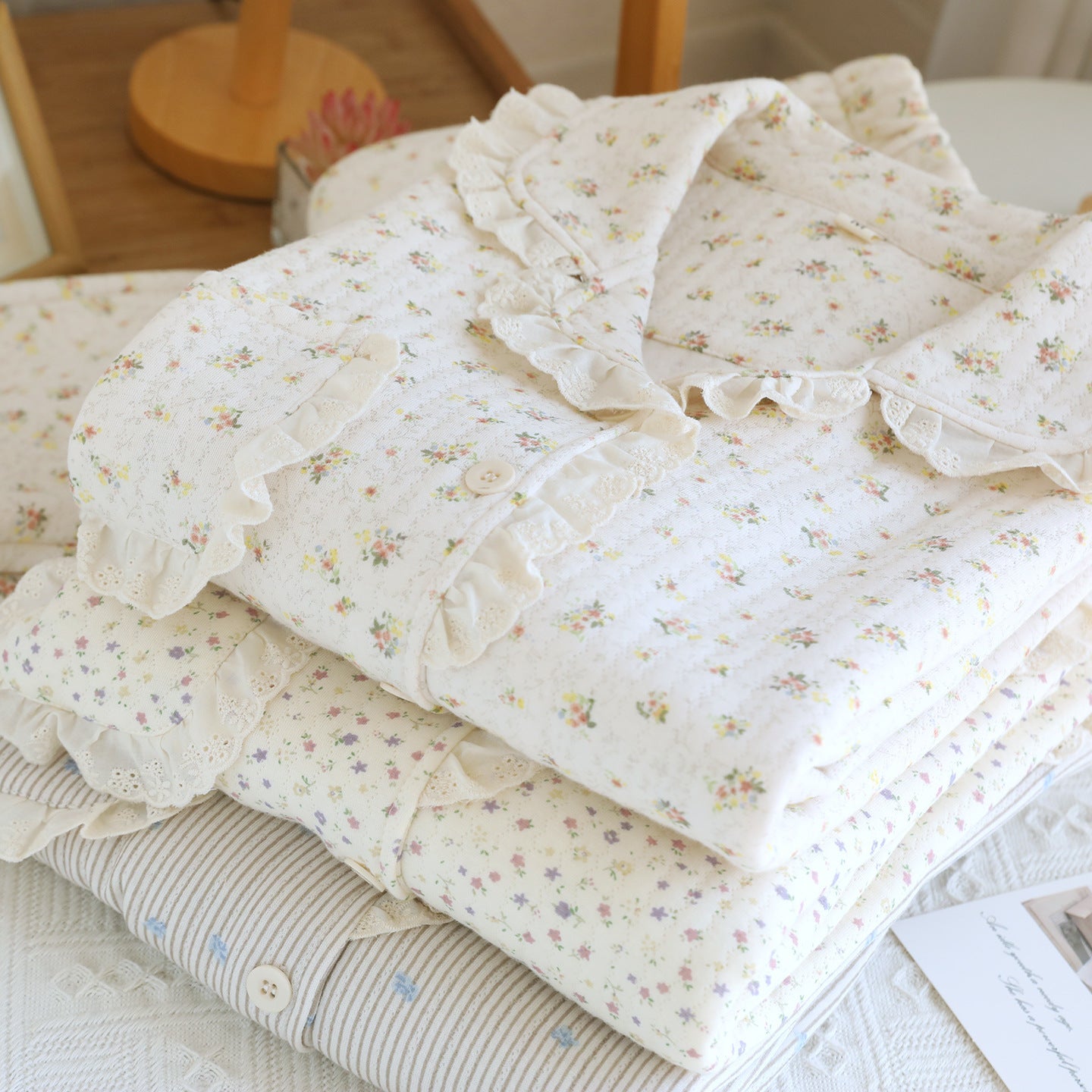 Air Layer Pastoral Floral Lace Lapel Pajamas Suit